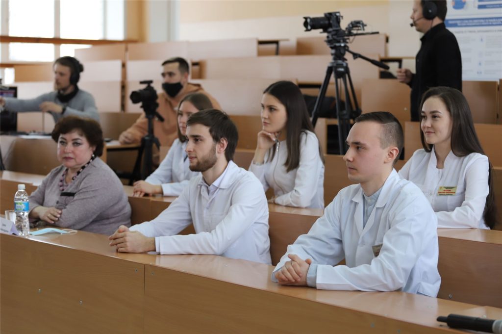 На медицинском факультете состоялось ток-шоу «Год на «передовой»